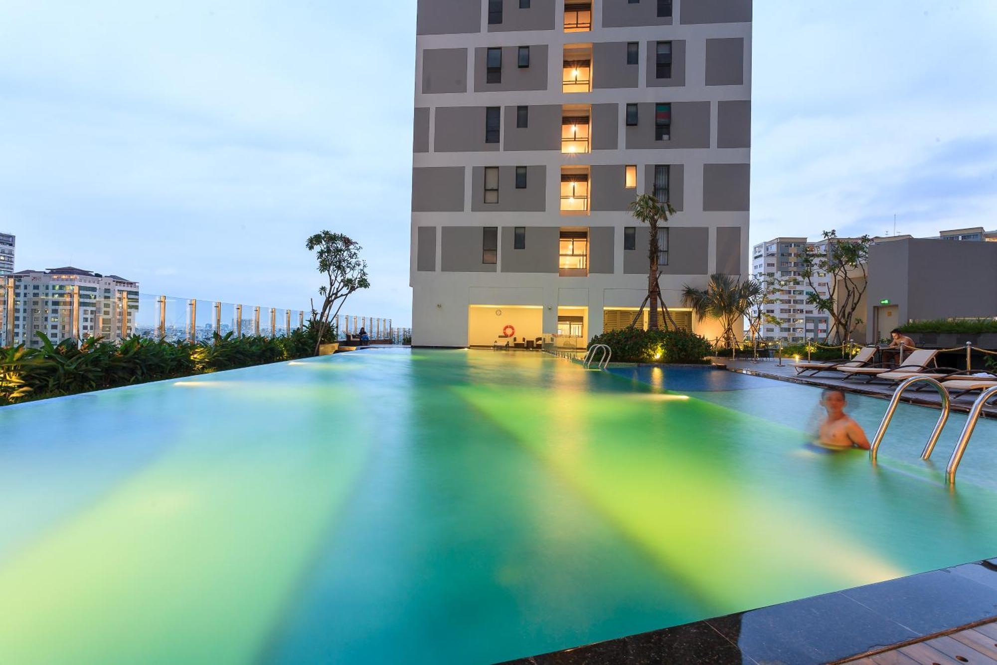 Spacious Saigon - Infinity Pool In Rivergate Bandar Ho Chi Minh Luaran gambar